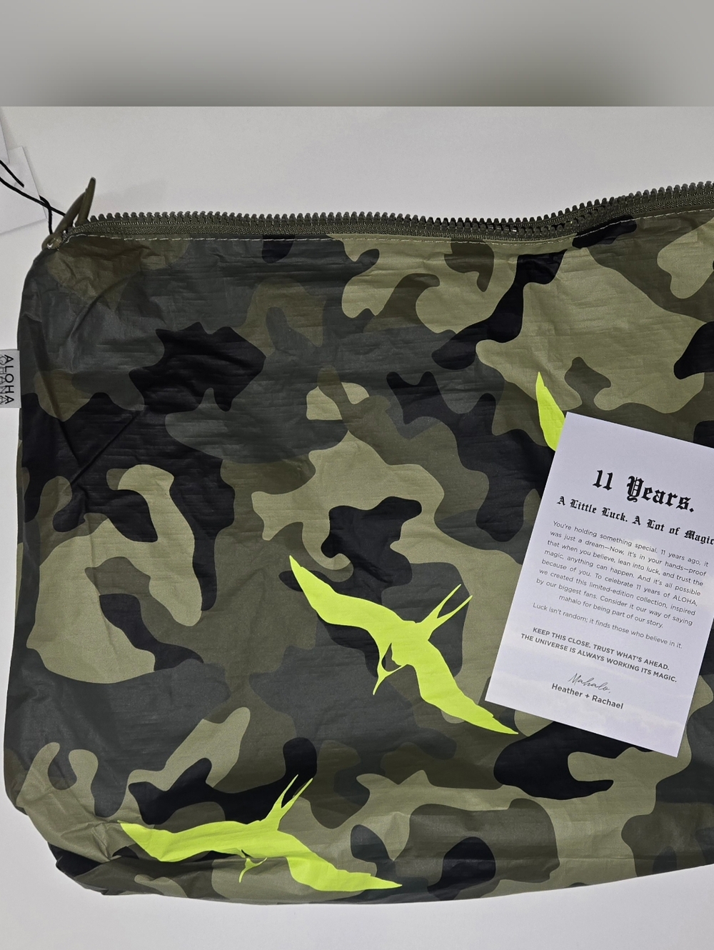 Aloha Collection Reversible Max Pouch in Ulu/Camo - Picture 4 of 8